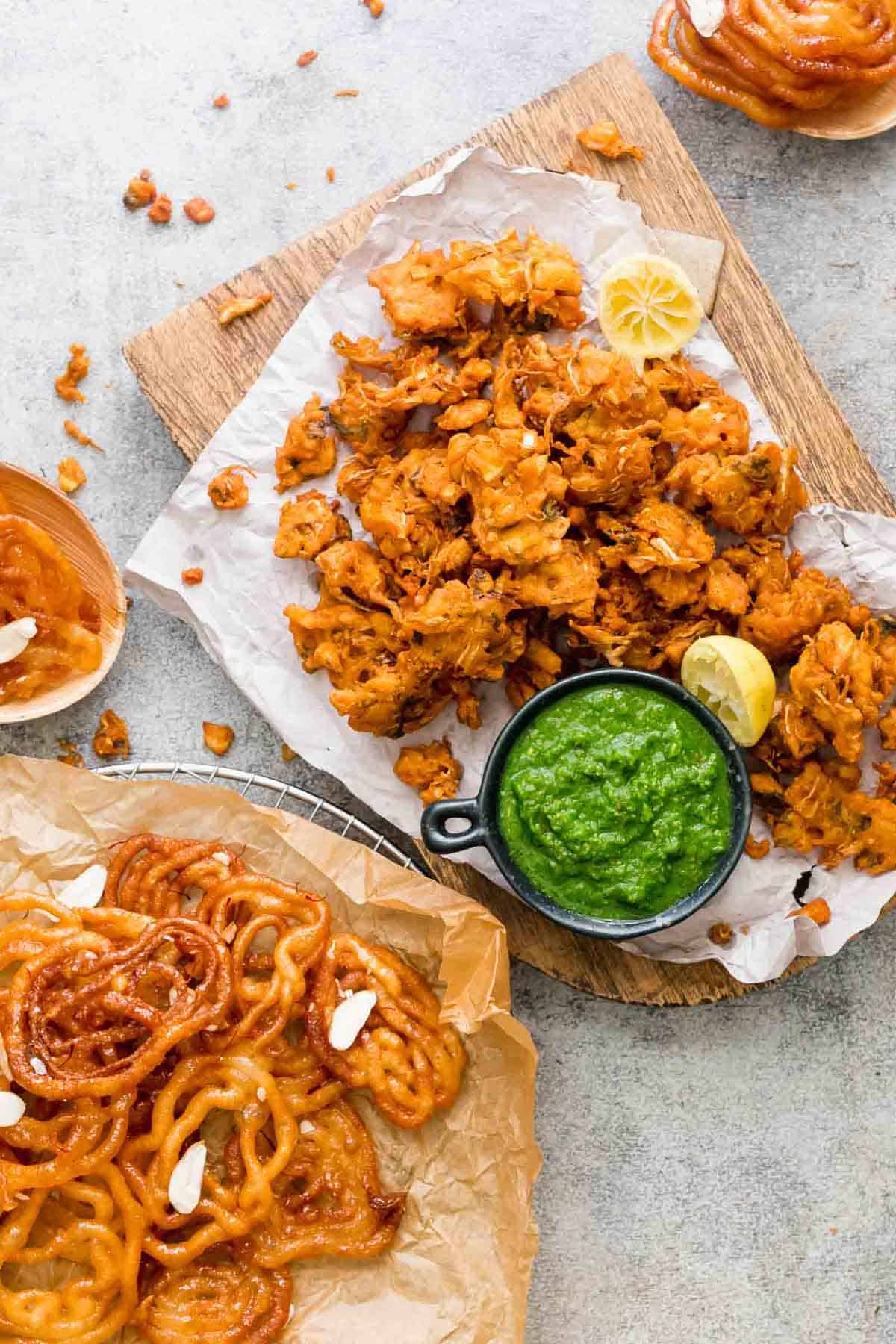 Super crunchy vegetable pakoras served with jalebis