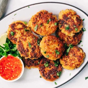 Easy Thai Shrimp Cakes served on a platter with thai sweet chilli sauce