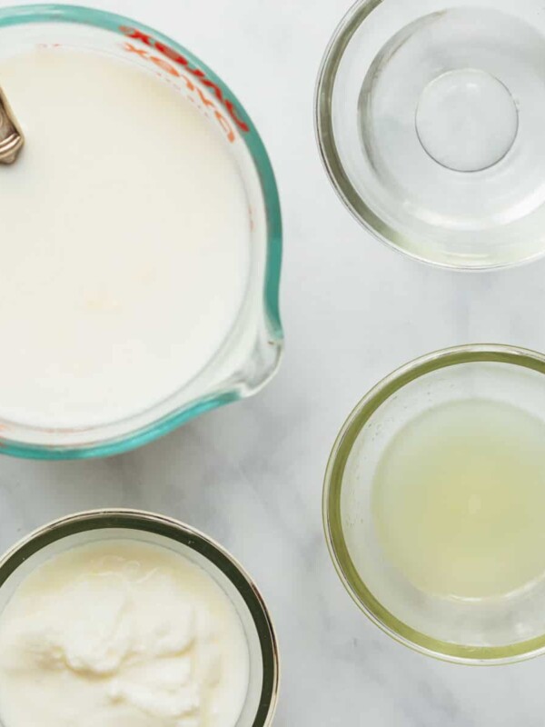 Milk, yogurt, vinegar and lemon juice - the ingredients that can be used to make buttermilk at home.