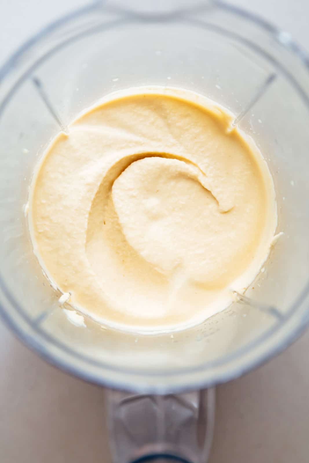 Blend hummus till smooth