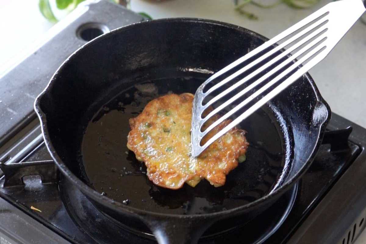 step by step picture of cooking the pancake