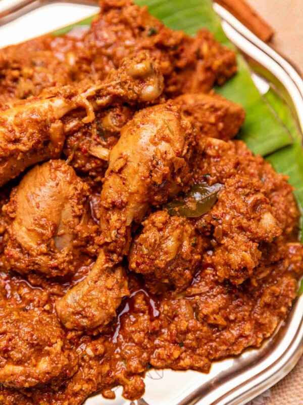 mangalorean chicken sukka served on a plate