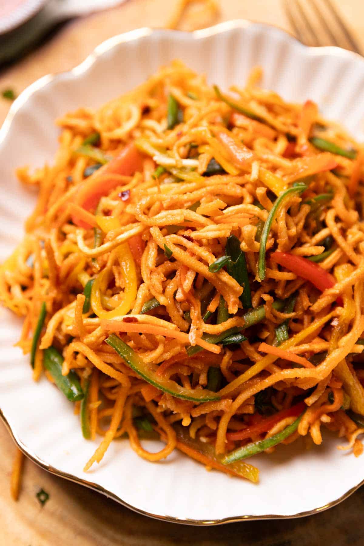 a close up image of chinese bhel to show the crunchy texture