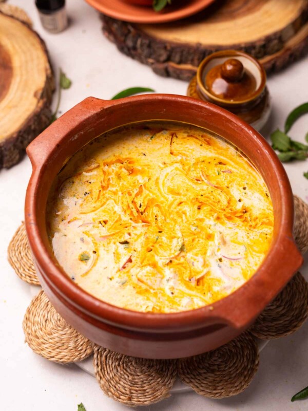 dahi tadka or chukauni served in an earthen bowl