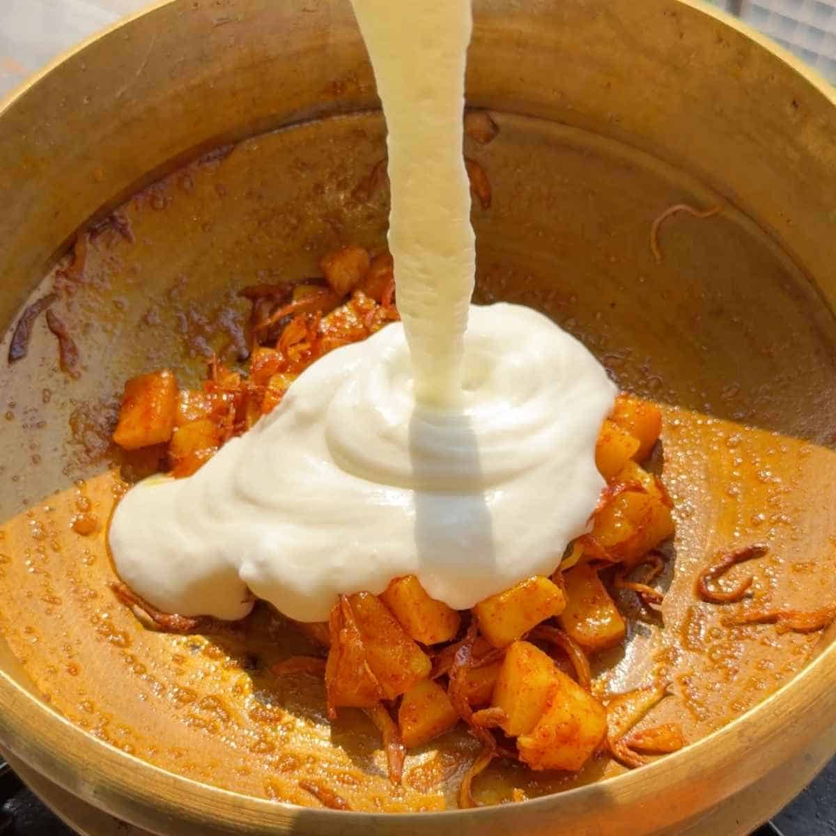 dahi tadka recipe - step 6- add whisked curd and mix